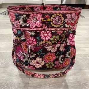 Vera Bradley tote with external and internal pockets